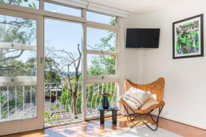 Leafy Paddington Studio with Harbour Views, Sydney